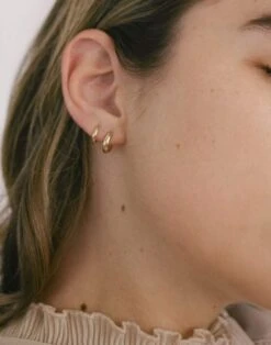 Madewell Kinn™ 14k Gold Mini Huggie Hoop Earrings -Madewell Sales M7442 EC7246 d2