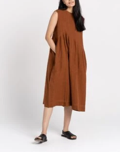 Madewell World Of Crow Organic Cotton Pleated Midi Dress In Bombay Brown