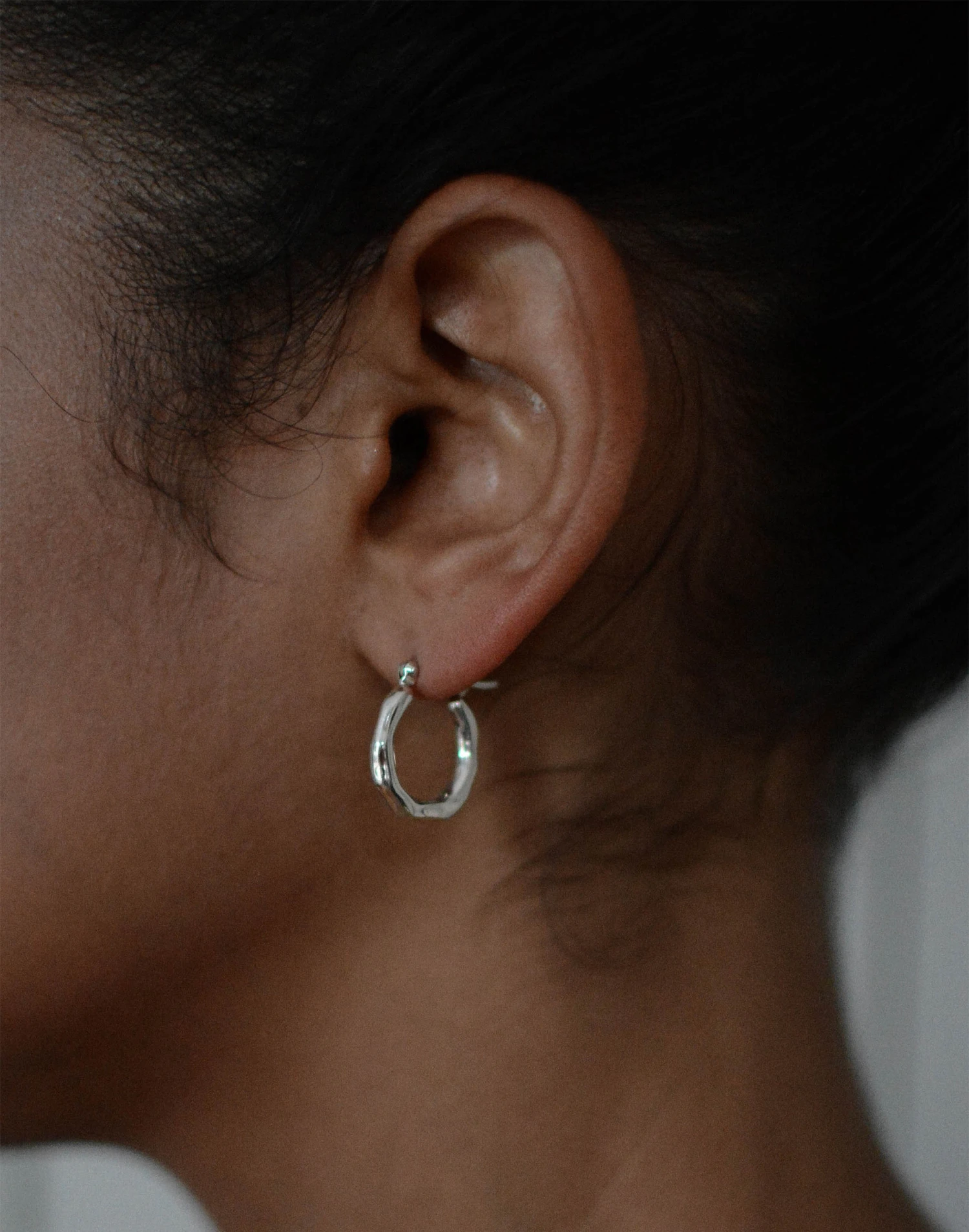 Madewell NASHIRA ARNÓ Sterling Silver Pond Hoop Earrings 4 Madewell NASHIRA ARNÓ Sterling Silver Pond Hoop Earrings - Image 4