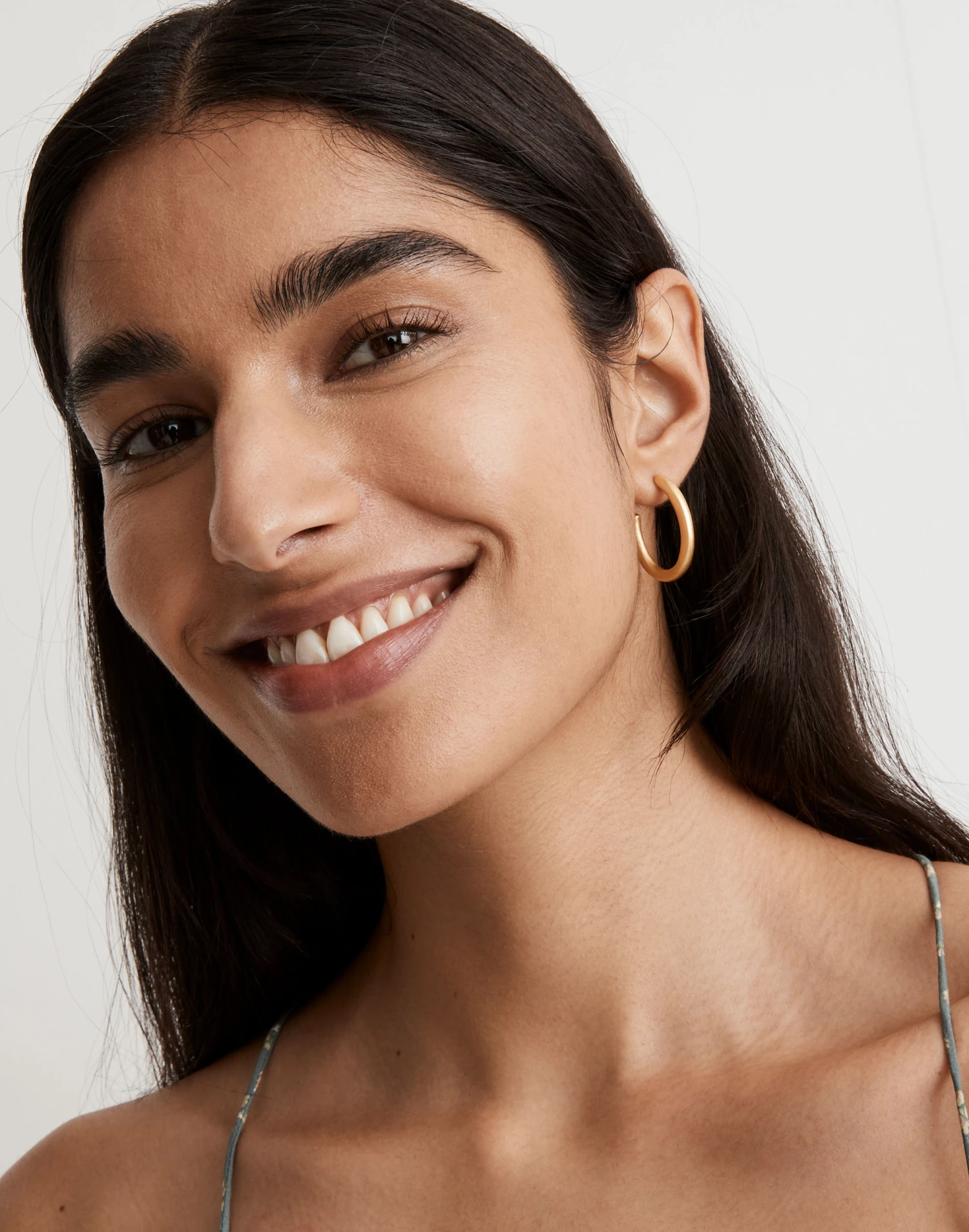 Madewell Oval Medium Hoop Earrings 2 Madewell Oval Medium Hoop Earrings - Image 2